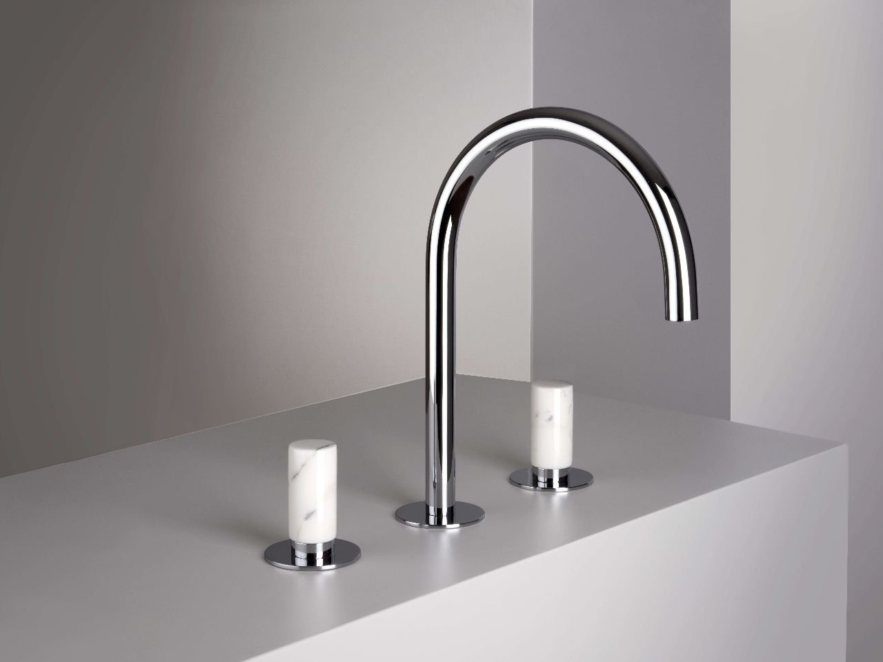 Design et matière : les robinets aux poignées en pierre naturelle