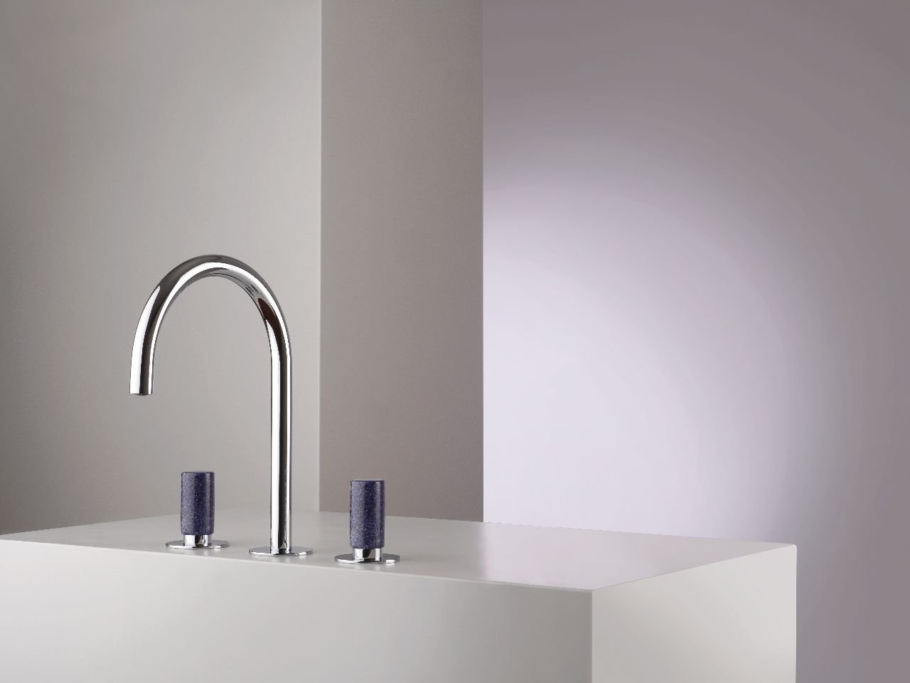 Design et matière : les robinets aux poignées en pierre naturelle