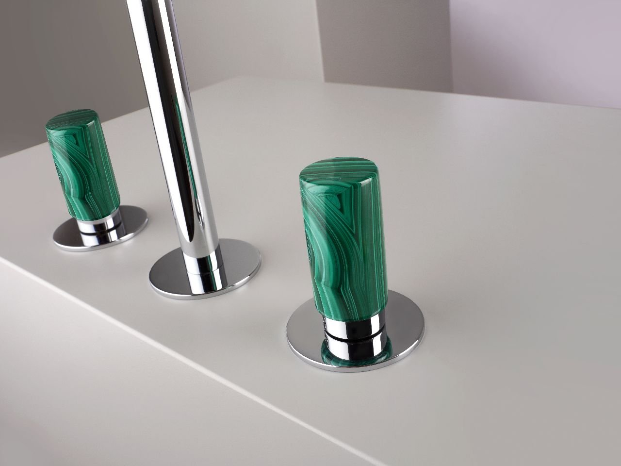 Design et matière : les robinets aux poignées en pierre naturelle